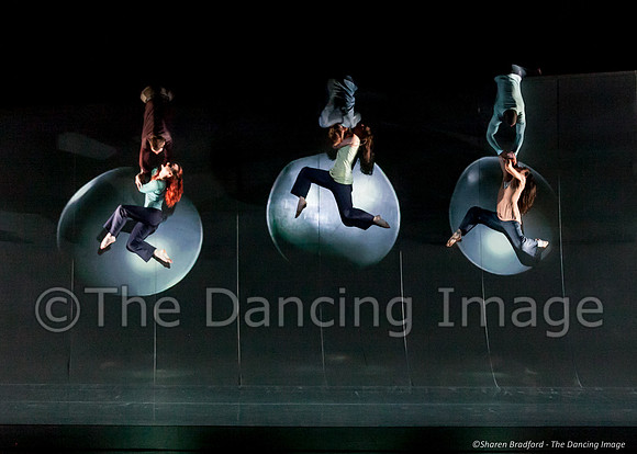 Motionhouse SCATTERED-0654
