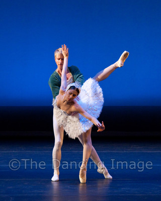 White Swan Pas de Deux-0100