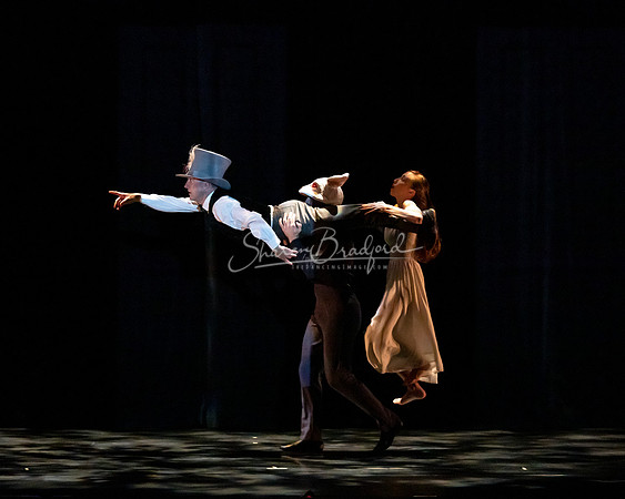 Momix ALICE 9-17-21 pc Sharen Bradford-1364