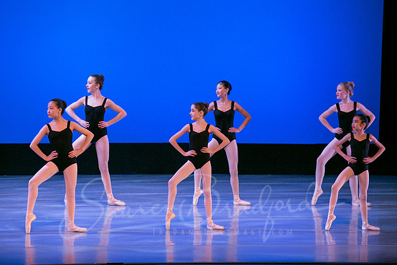 En Pointe-1684