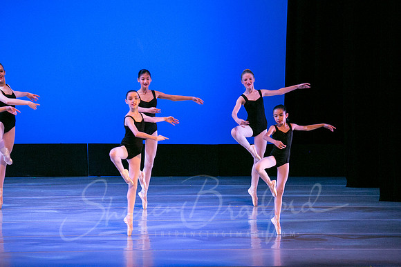 En Pointe-1695