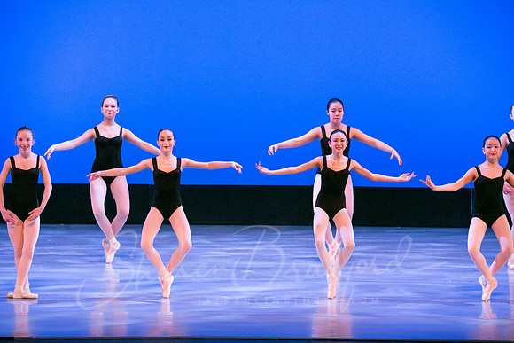 En Pointe-1713