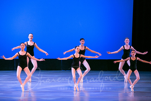 En Pointe-1720