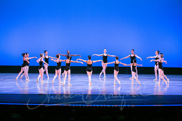 En Pointe-1728