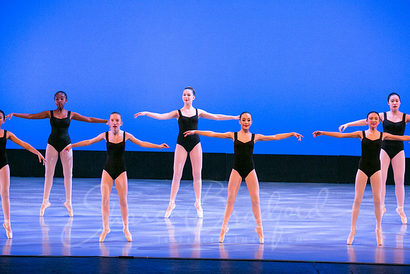 En Pointe-1731