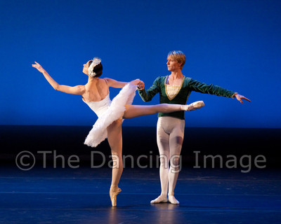 White Swan Pas de Deux-0047
