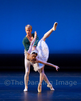 White Swan Pas de Deux-0101