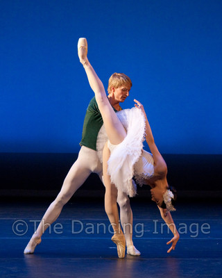 White Swan Pas de Deux-0096