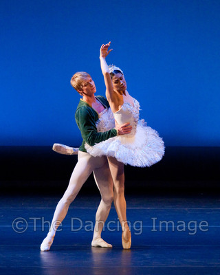 White Swan Pas de Deux-0112