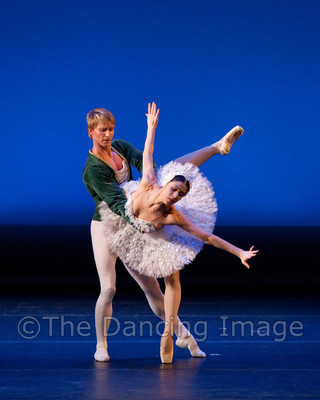 White Swan Pas de Deux-0126