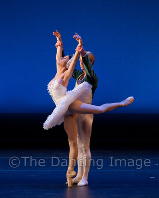 White Swan Pas de Deux-0105