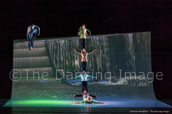 Motionhouse SCATTERED-0391