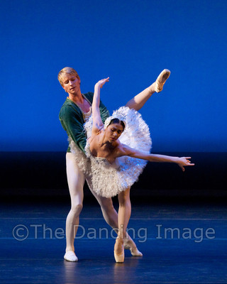 White Swan Pas de Deux-0134