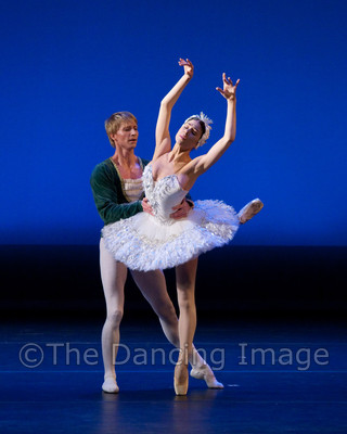 White Swan Pas de Deux-0124
