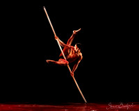 MOMIX Pole Dance pc Sharen Bradford-0256