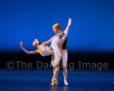 White Swan Pas de Deux-0038
