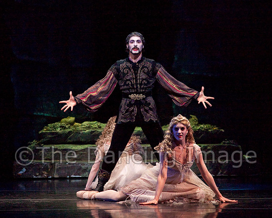 Dracula Thurs-1216