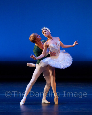 White Swan Pas de Deux-0110