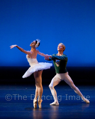 White Swan Pas de Deux-0135