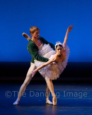 White Swan Pas de Deux-0088